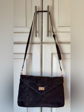 🍋Classic Brown Envelope Shoulder Bag with Gold-Tone Hardware. PU. 2 straps
